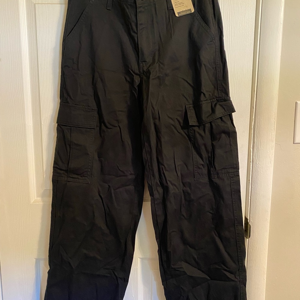 Levi’s 94 Baggy Cargos Black Women’s Size 27 x 30 New with Tags